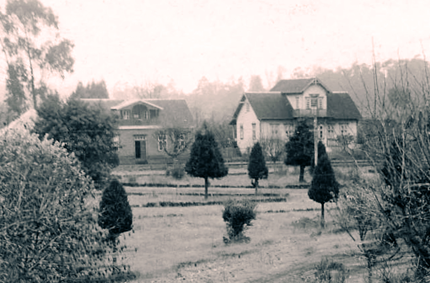 Residencias frente a la plaza de Purranque